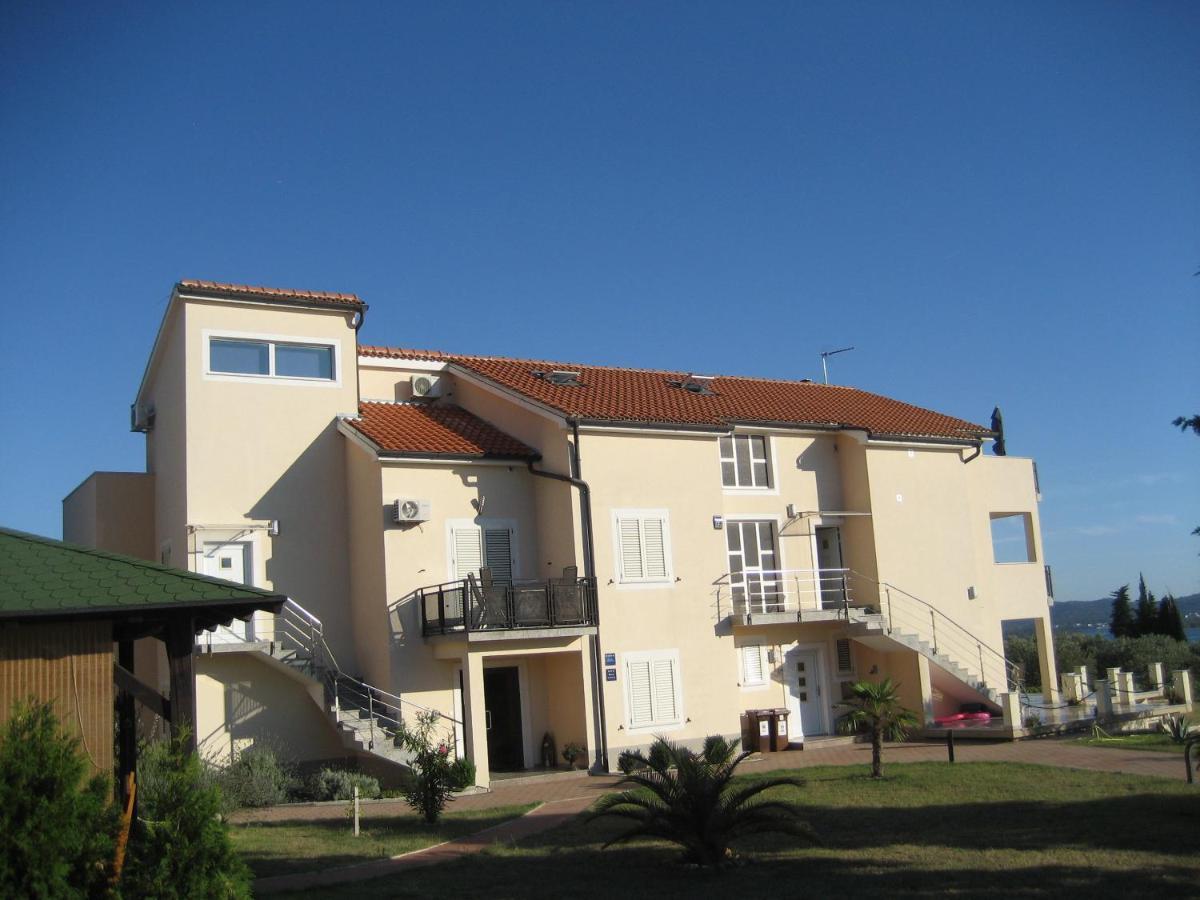 Villa „Drei Palmen“ Sveti Filip i Jakov Exterior photo