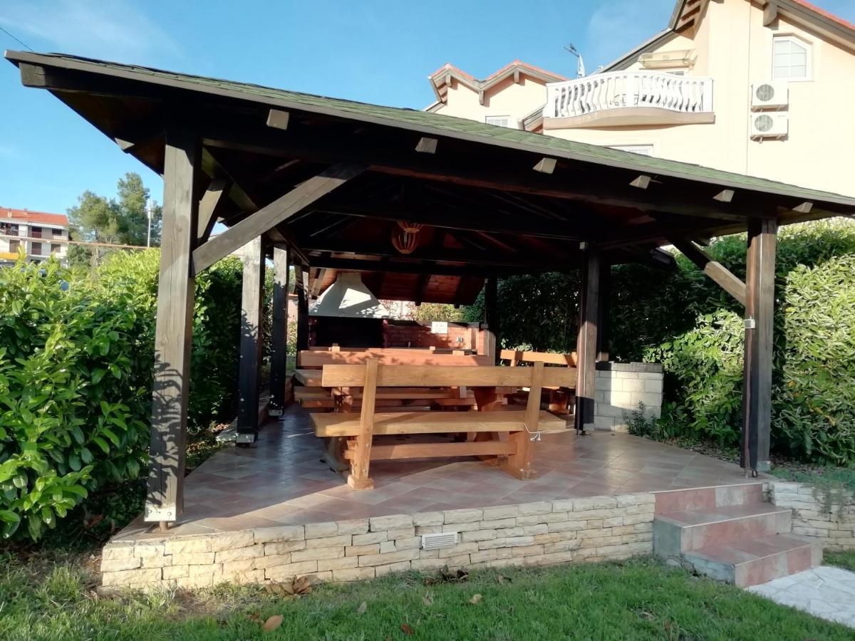 Villa „Drei Palmen“ Sveti Filip i Jakov Exterior photo